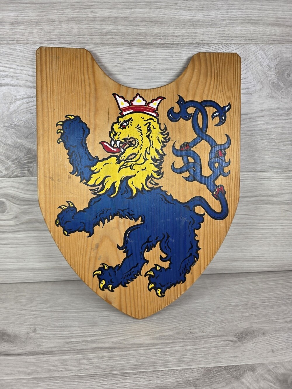 Wood Toy Shield w Hand Painted Heraldic Lion Design Natural Wood SU64